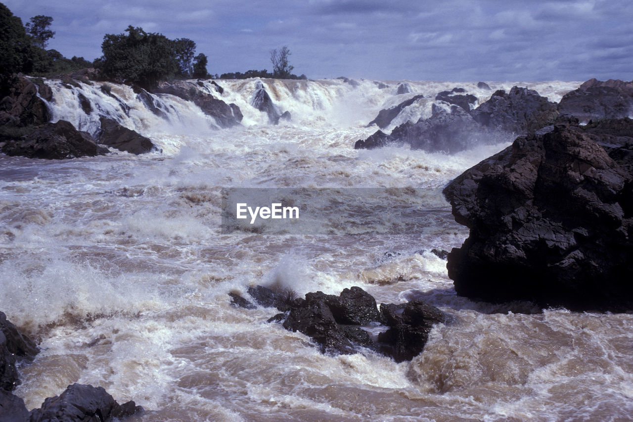 SCENIC VIEW OF ROCKS IN SEA