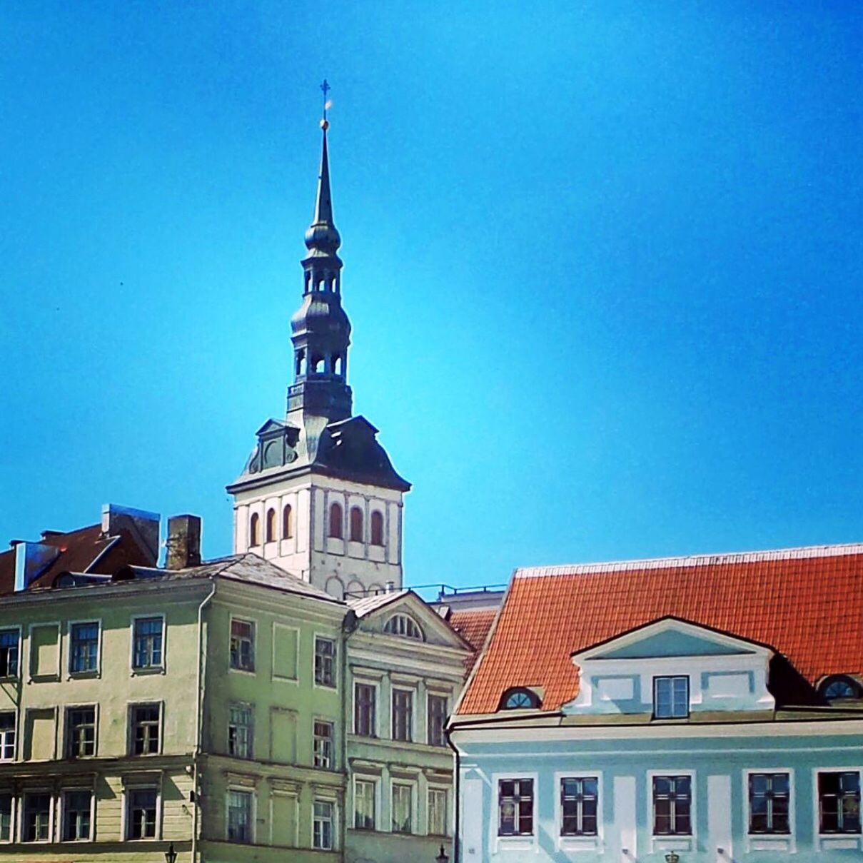 LOW ANGLE VIEW OF BUILDING AGAINST BLUE SKY