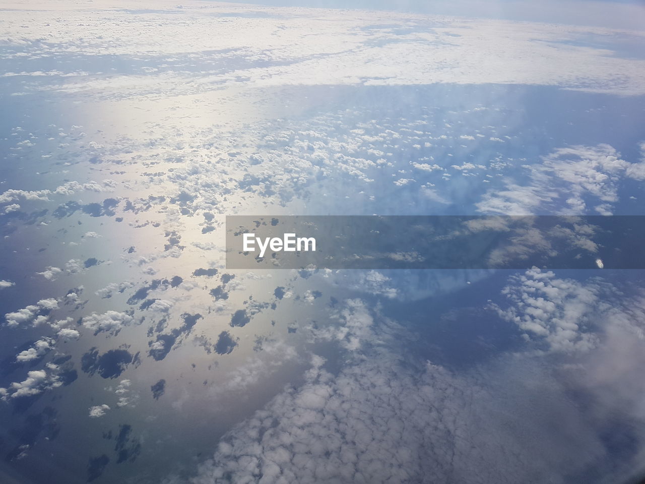 AERIAL VIEW OF SEA AGAINST SKY