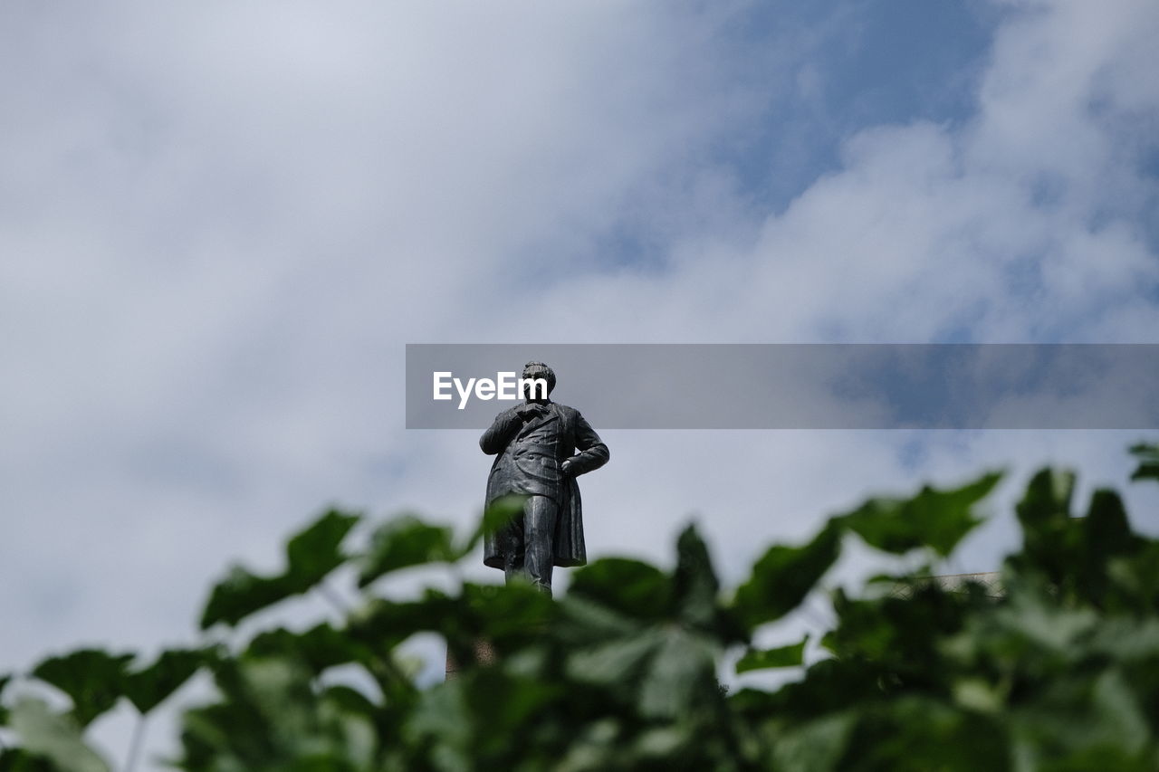 LOW ANGLE VIEW OF STATUE AGAINST SKY DURING WINTER