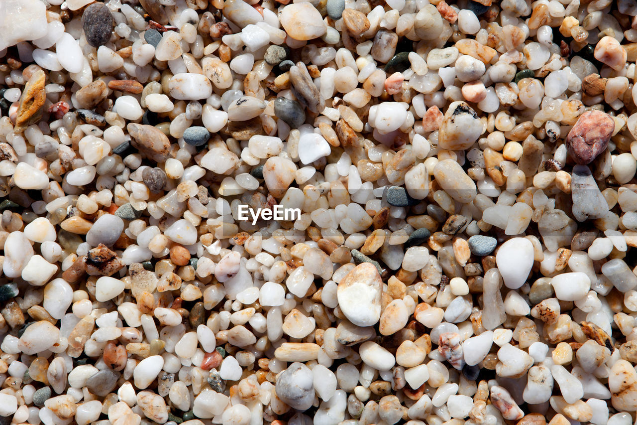 HIGH ANGLE VIEW OF STONES ON SHORE