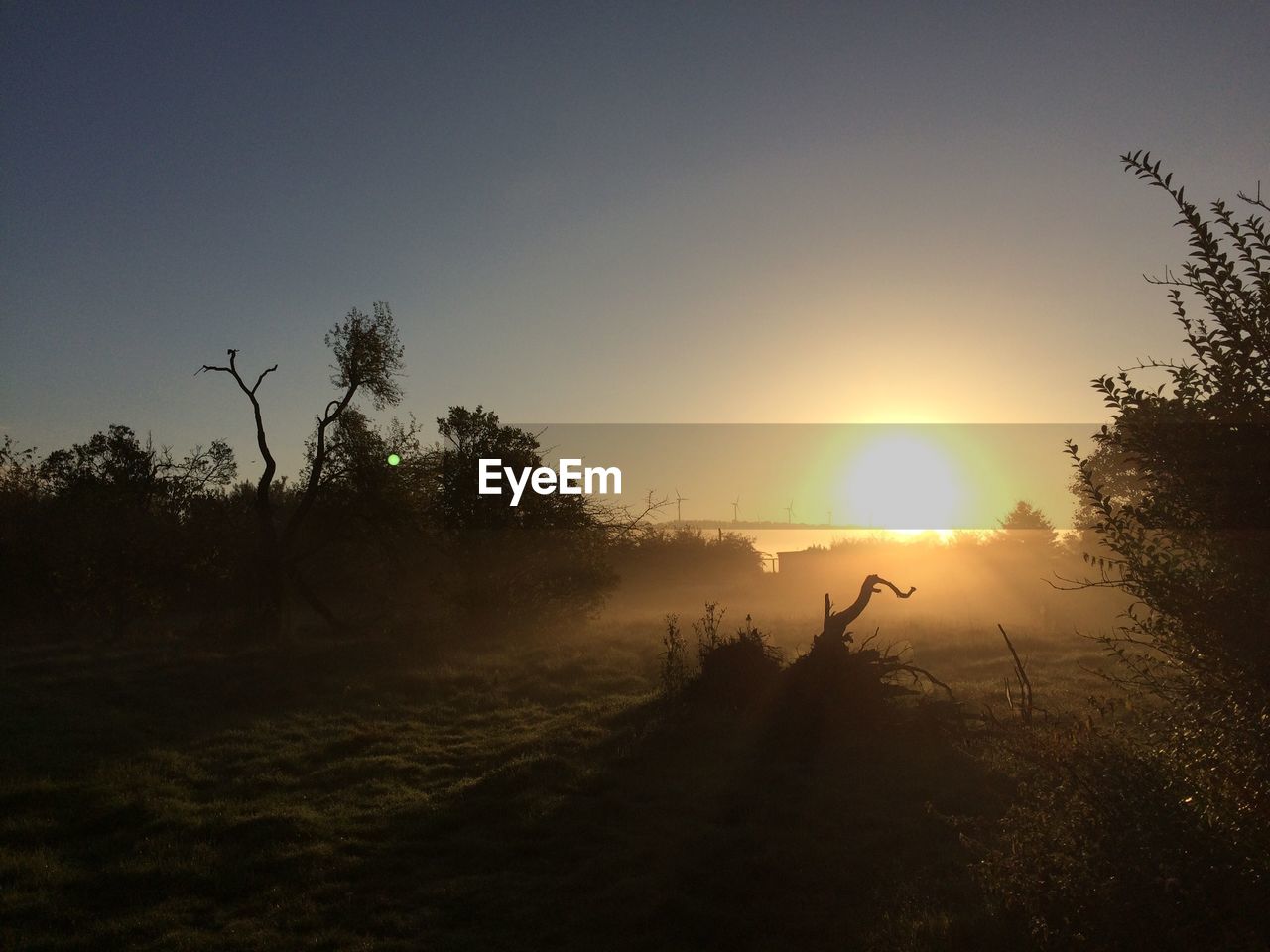 SCENIC VIEW OF SILHOUETTE FIELD AGAINST SKY DURING SUNSET