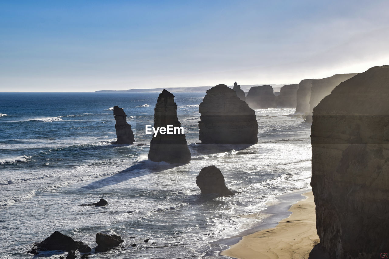 ROCKS ON BEACH AGAINST SEA