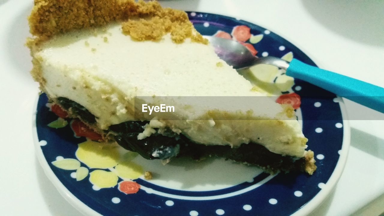 CLOSE-UP OF FOOD IN CONTAINER