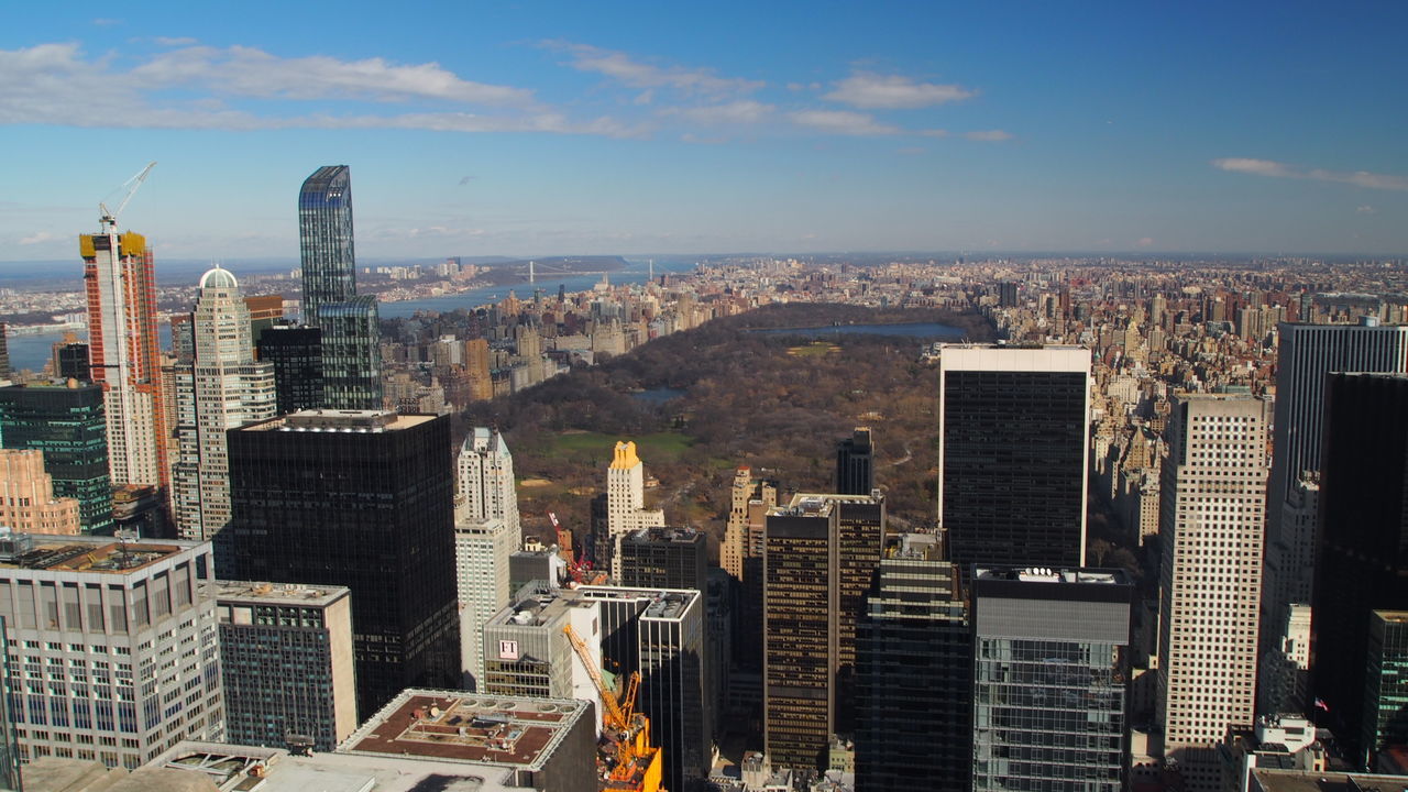 HIGH ANGLE VIEW OF CITYSCAPE AGAINST SKY