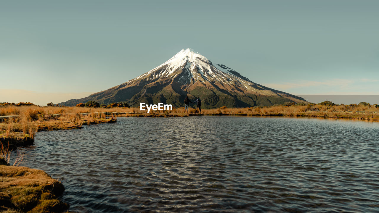 SCENIC VIEW OF LAKE BY MOUNTAINS AGAINST SKY