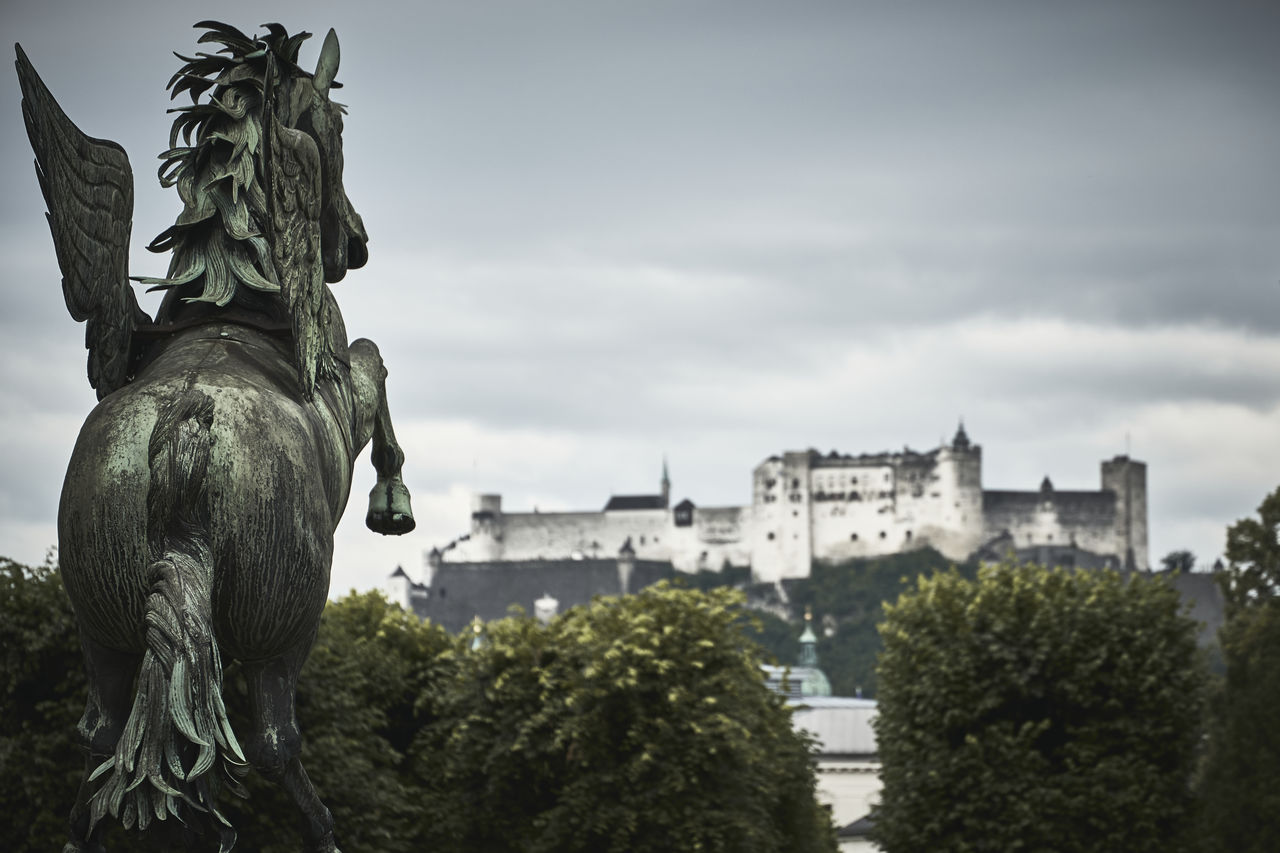 STATUE OF HISTORICAL BUILDING