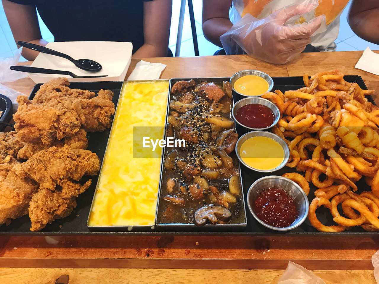 HIGH ANGLE VIEW OF FOOD ON TABLE AT RESTAURANT