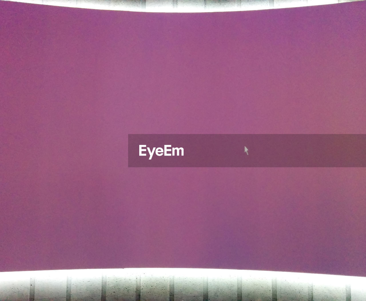 Purple screen with mouse pointer