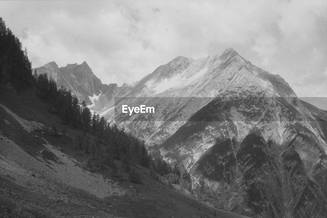 SCENIC VIEW OF MOUNTAIN AGAINST SKY