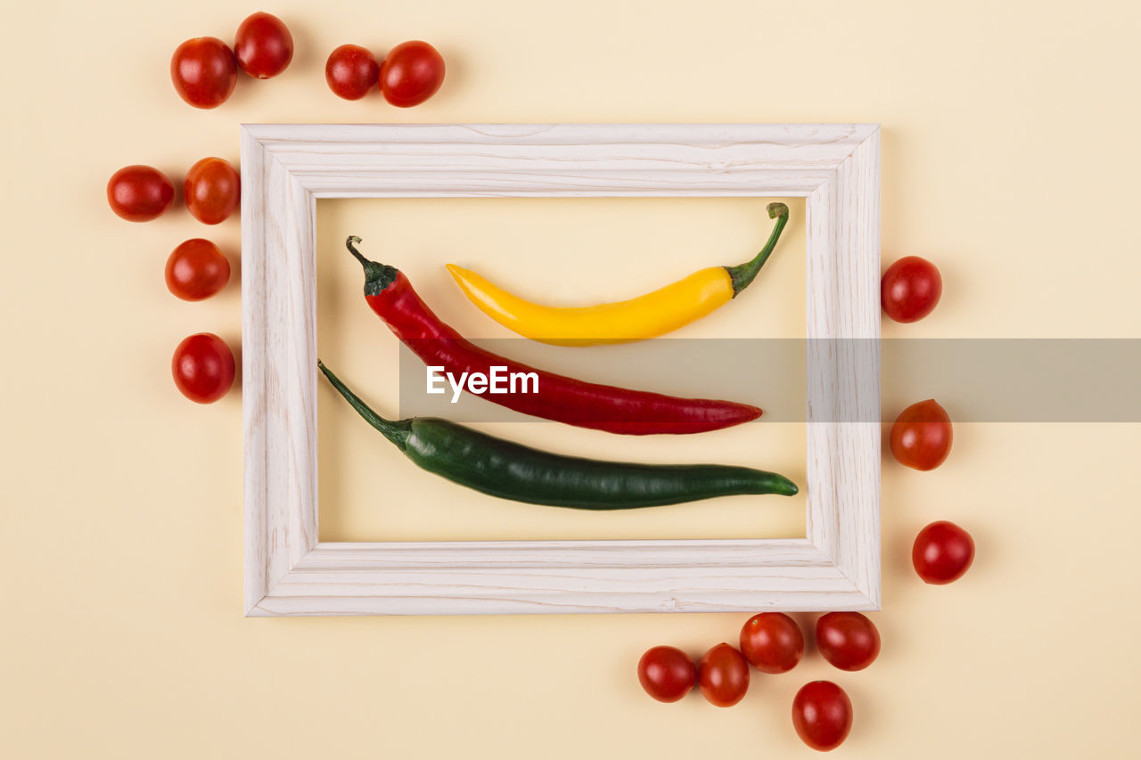 HIGH ANGLE VIEW OF FRUITS IN PLATE