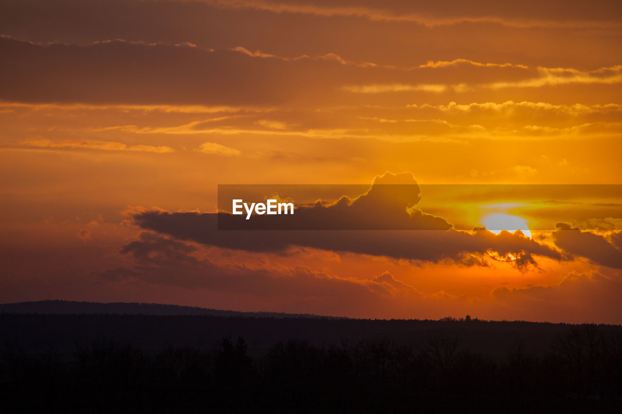 SCENIC VIEW OF SILHOUETTE LANDSCAPE AGAINST DRAMATIC SKY