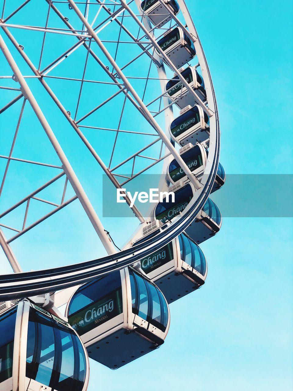 LOW ANGLE VIEW OF FERRIS WHEEL