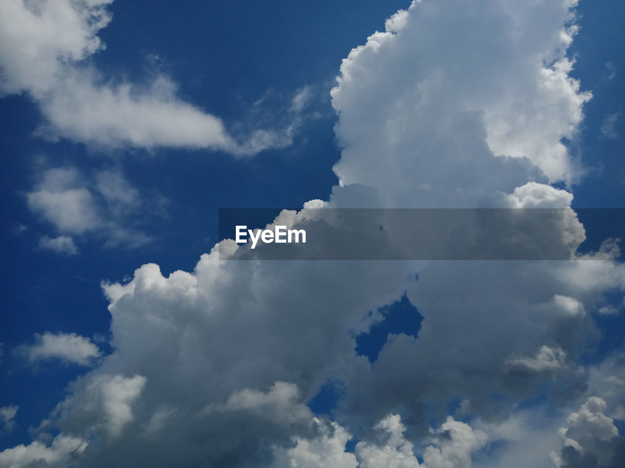 LOW ANGLE VIEW OF CLOUDY SKY