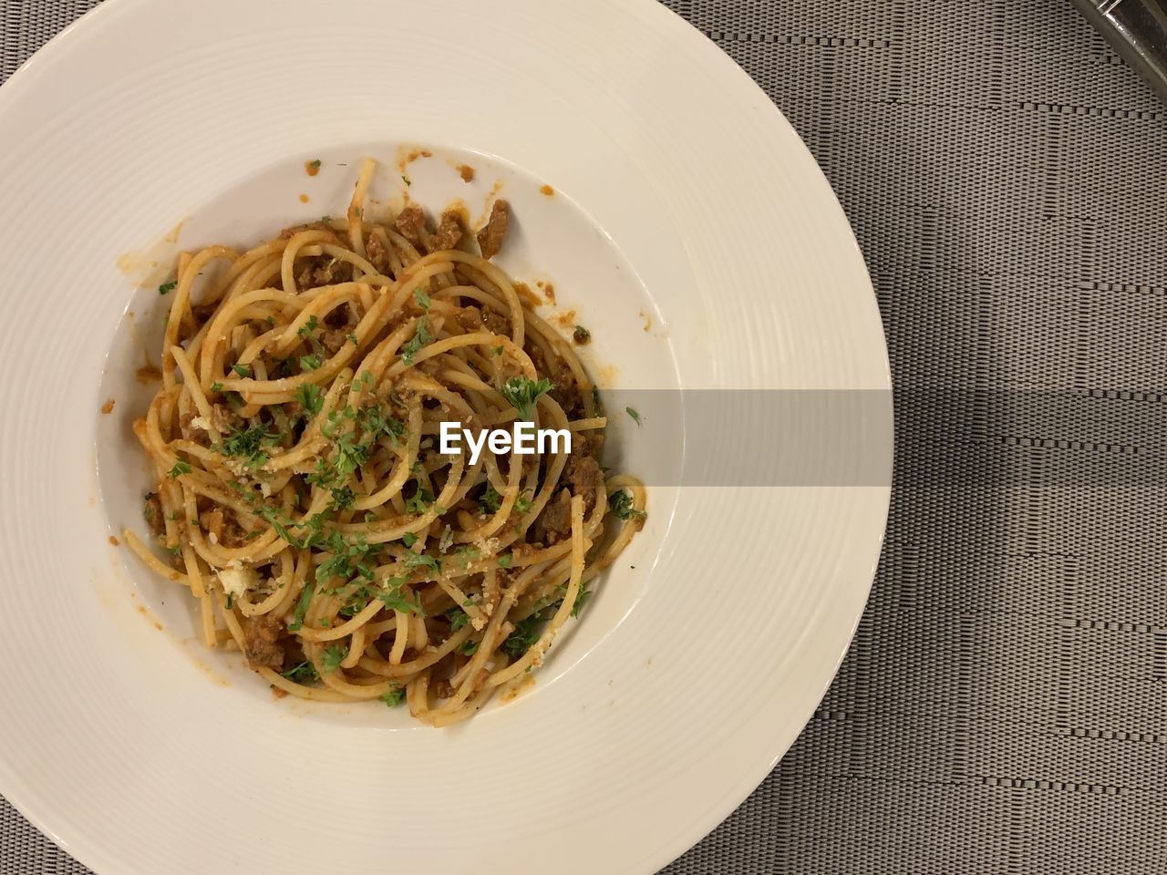 food and drink, food, italian food, pasta, spaghetti, plate, freshness, wellbeing, healthy eating, dish, indoors, cuisine, produce, no people, carbonara, spaghetti aglio e olio, table, directly above, vegetarian food, serving size, still life, high angle view, meal, close-up, vegetable