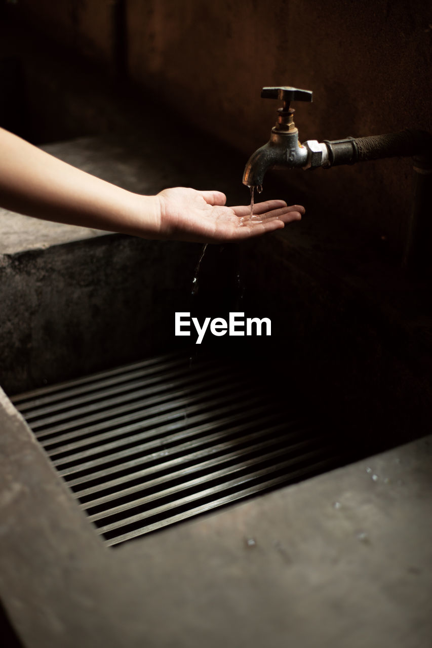 HIGH ANGLE VIEW OF WOMAN HOLDING METAL