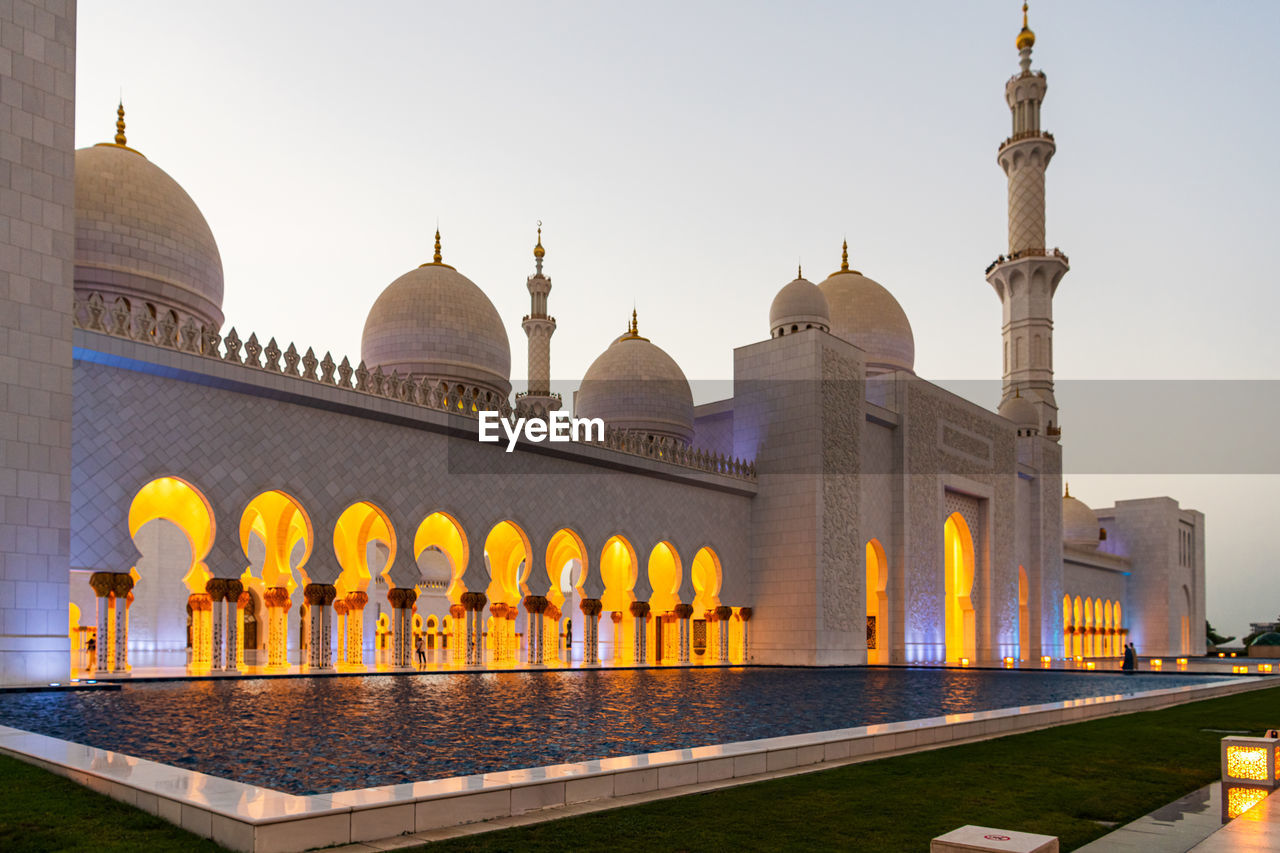 Sheikh zayed grand mosque in abu dhabi