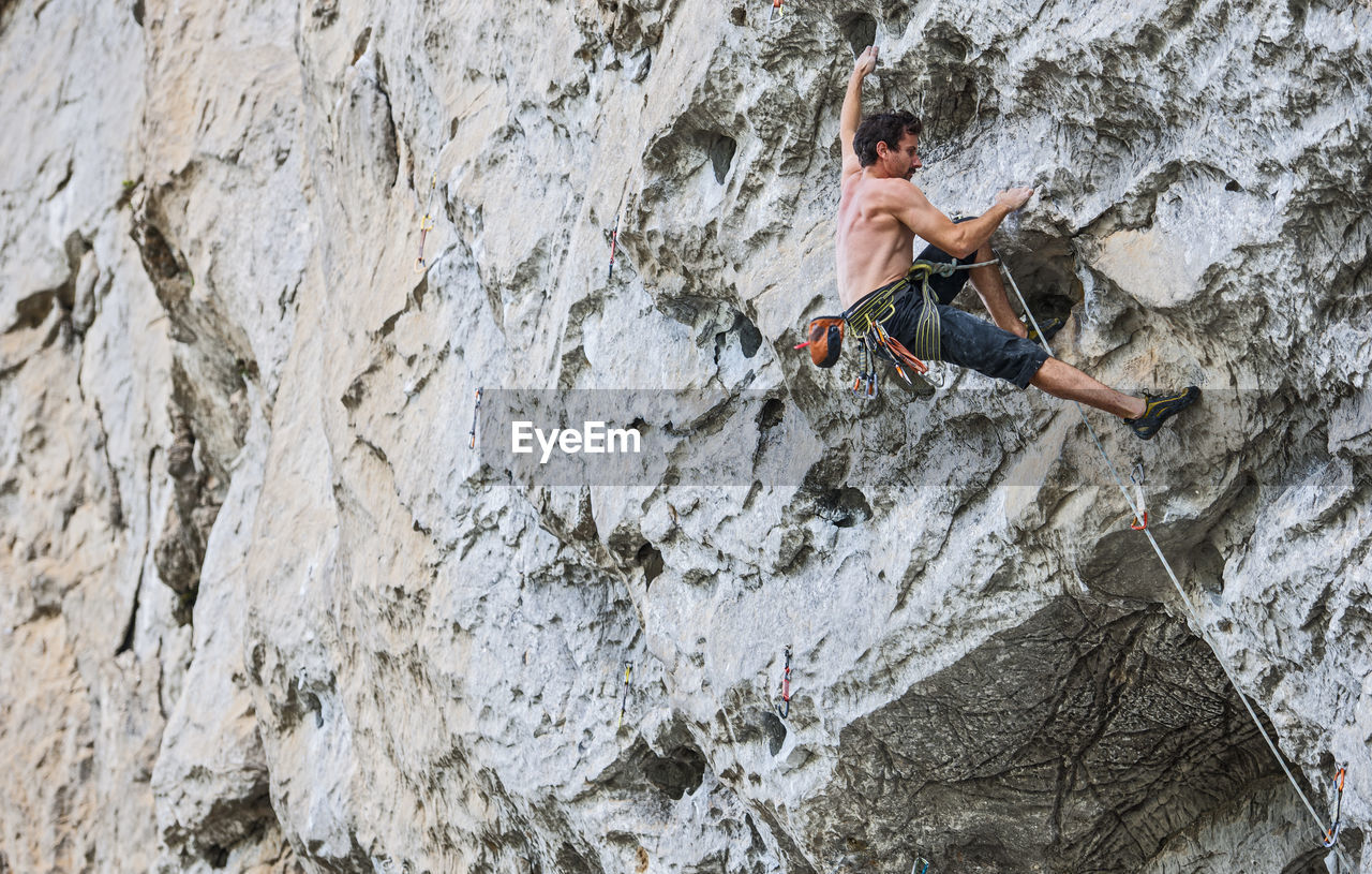 Young man climbing overhang in yangshuo / china