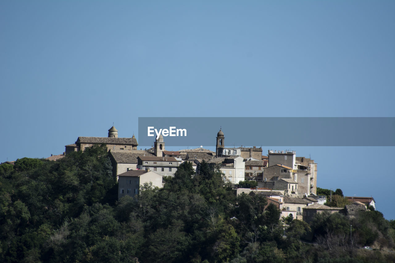 LOW ANGLE VIEW OF BUILDINGS AGAINST CLEAR SKY