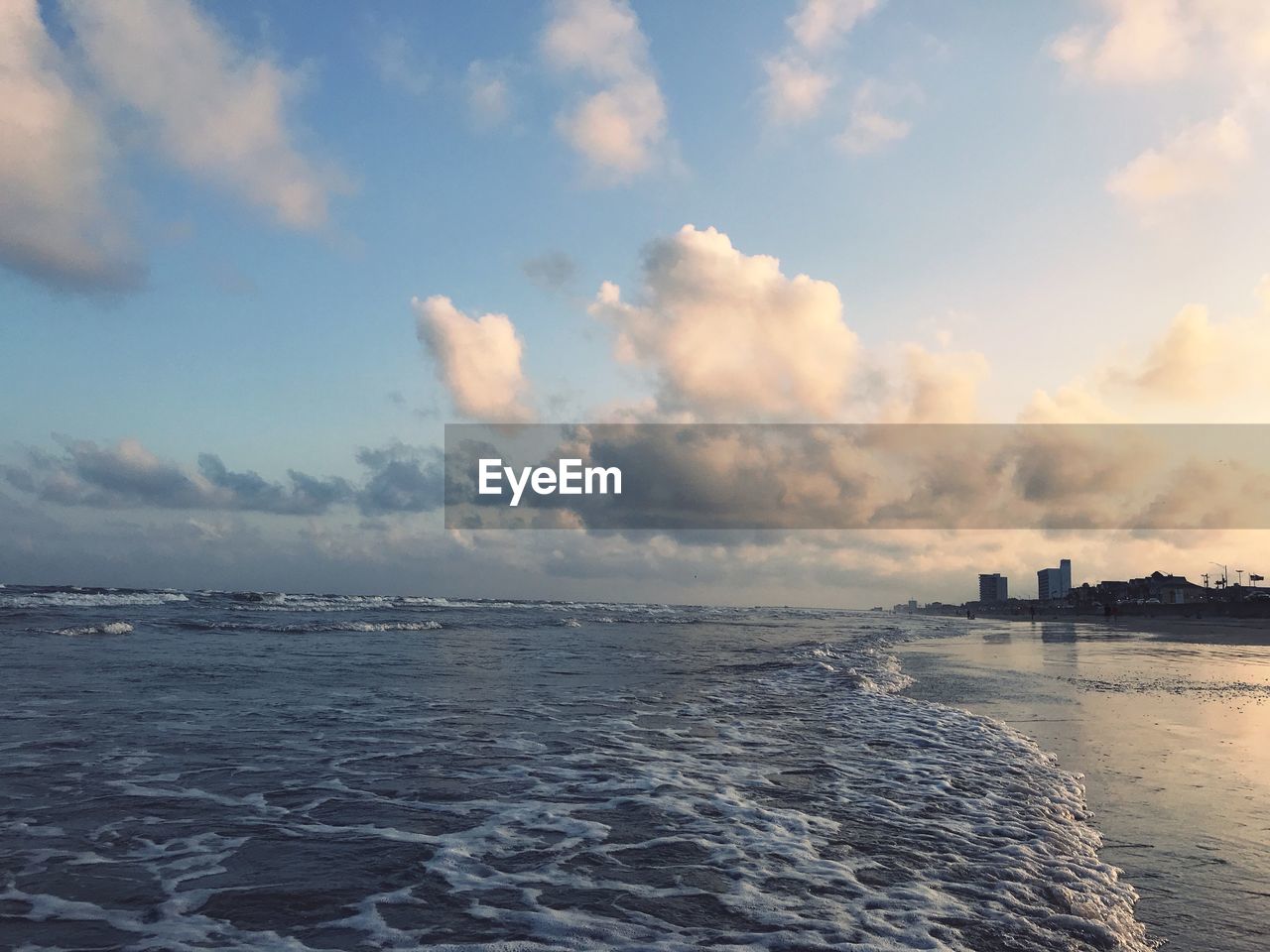 PANORAMIC SHOT OF SEA AGAINST SKY