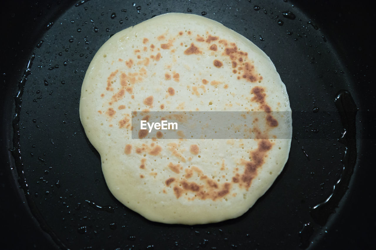 CLOSE-UP VIEW OF BREAD