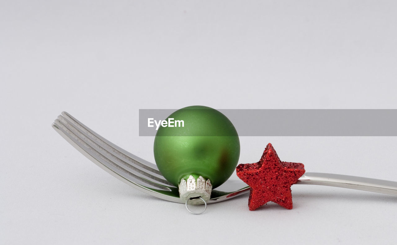 HIGH ANGLE VIEW OF CHRISTMAS DECORATIONS ON TABLE