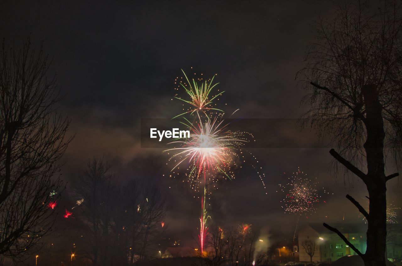 LOW ANGLE VIEW OF FIREWORKS IN SKY AT NIGHT