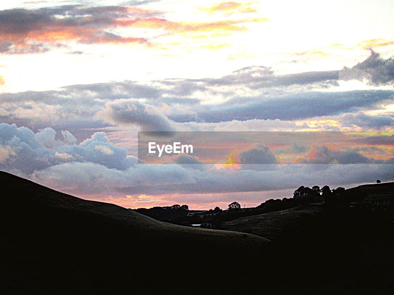 SCENIC VIEW OF SILHOUETTE LANDSCAPE AGAINST SKY