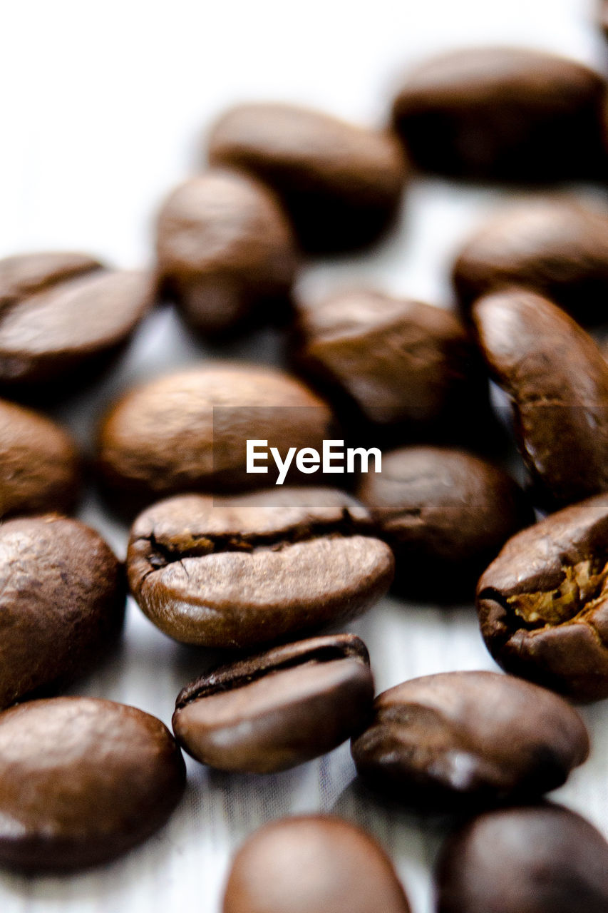 CLOSE-UP OF COFFEE BEANS AND TABLE