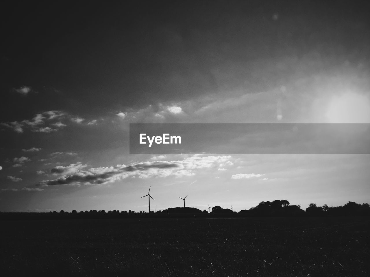 SCENIC VIEW OF FIELD AGAINST SKY AT SUNSET