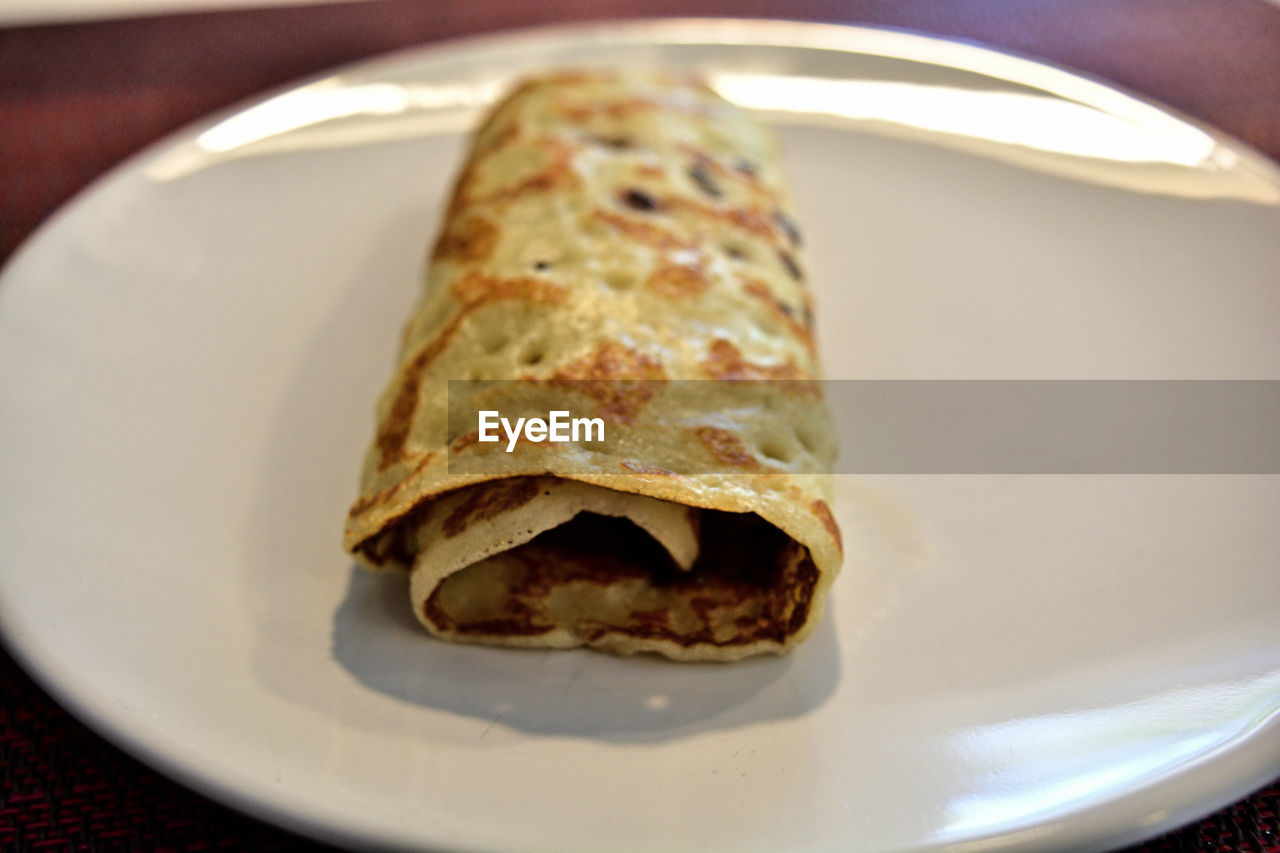 burrito, taquito, sandwich wrap, food, food and drink, dish, plate, cuisine, egg roll, close-up, breakfast, tortilla, freshness, dessert, meal, no people, produce, spring roll, indoors, piadina, wrap sandwich, fast food, baked, chapati, chinese food, stuffed