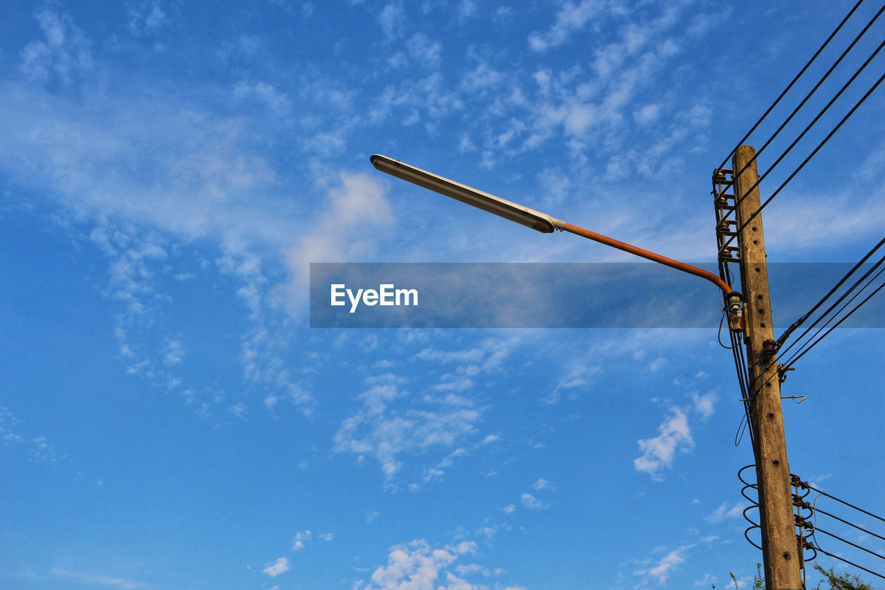 LOW ANGLE VIEW OF CRANES AGAINST SKY