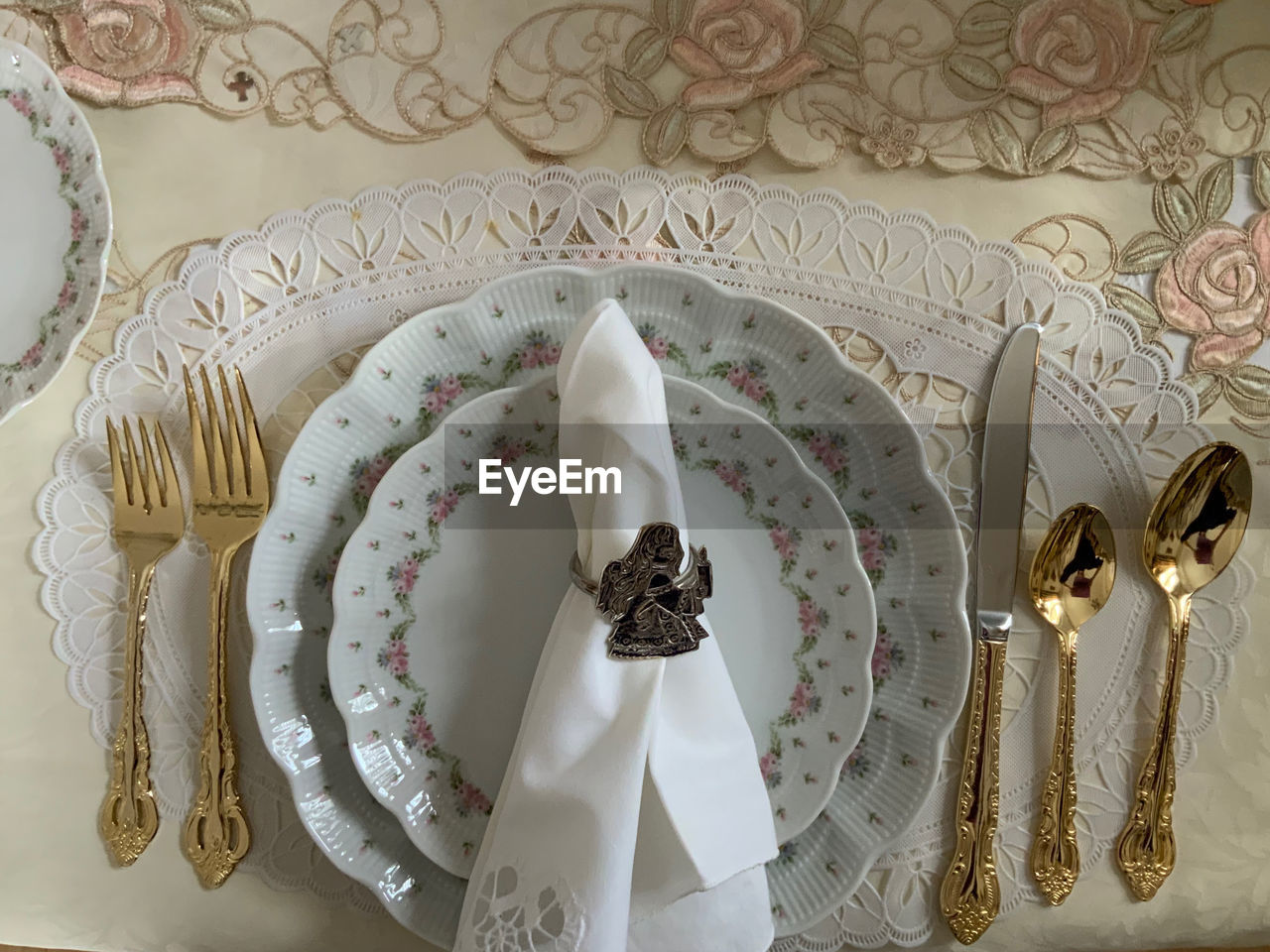 indoors, pattern, no people, plate, tableware, celebration, elegance, wealth, table, luxury