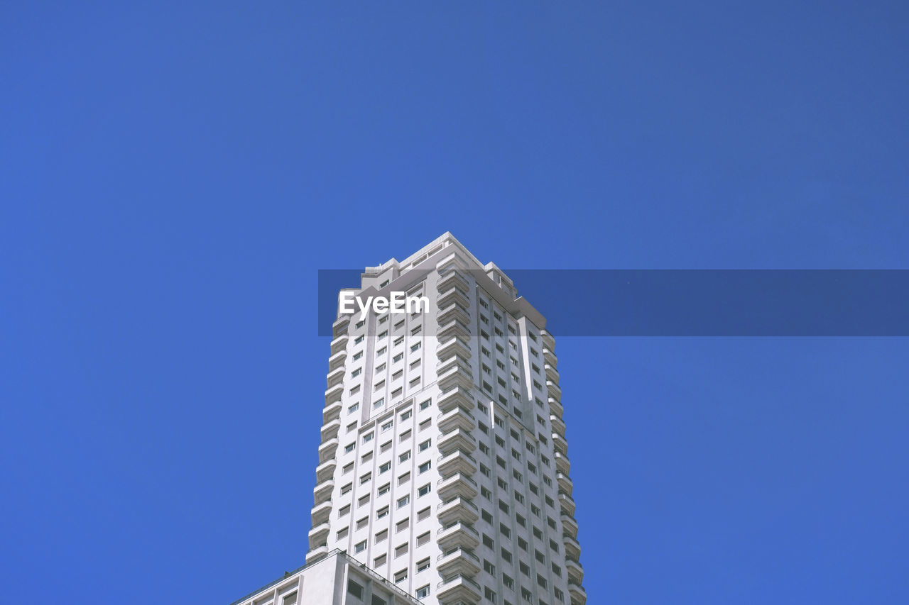 LOW ANGLE VIEW OF BUILDINGS AGAINST CLEAR SKY