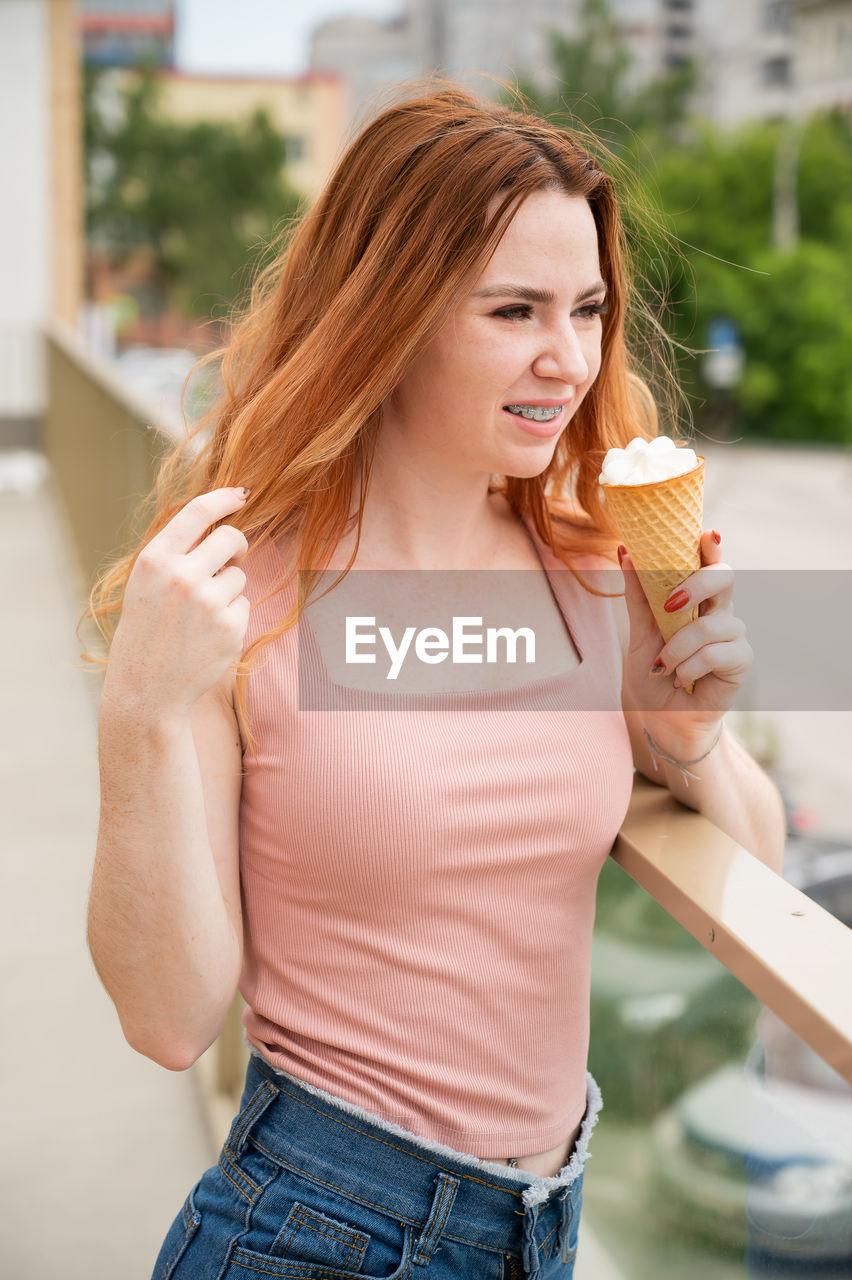 BEAUTIFUL WOMAN HOLDING ICE CREAM