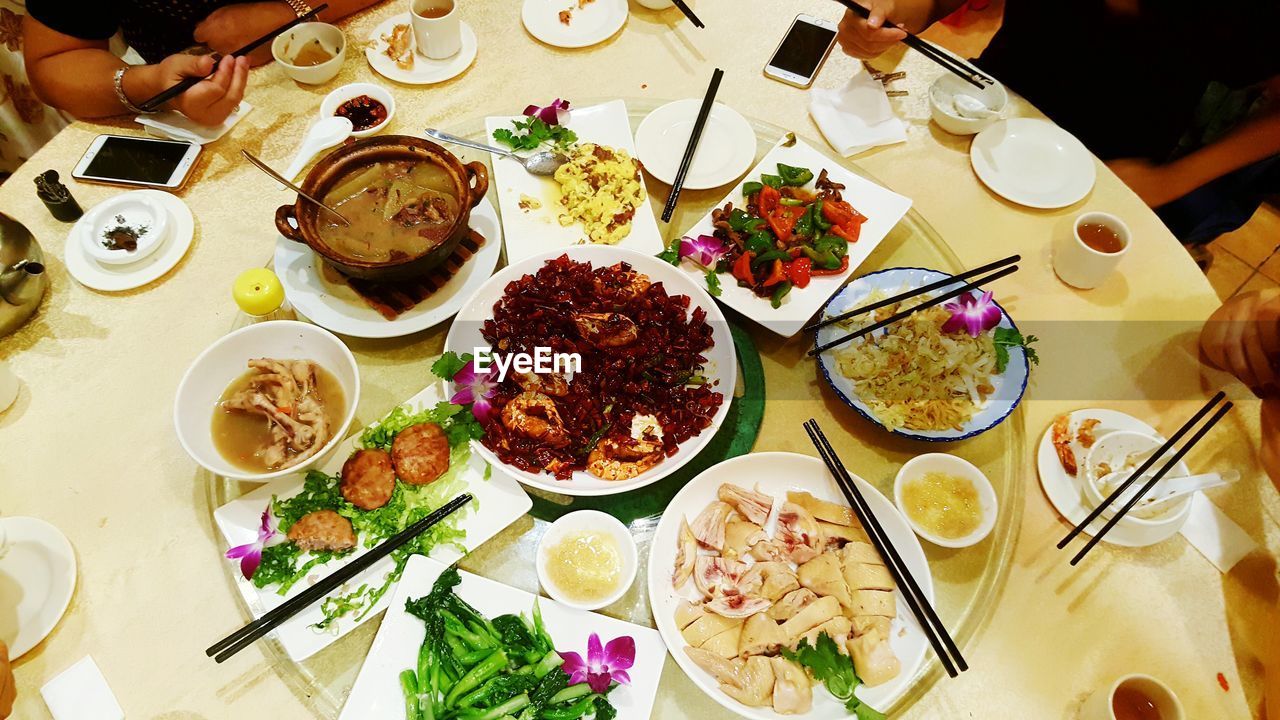 HIGH ANGLE VIEW OF BREAKFAST ON TABLE
