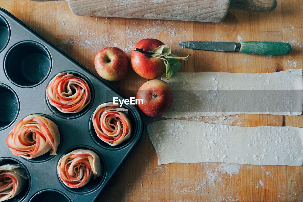 High angle view of fruitcakes on wooden table