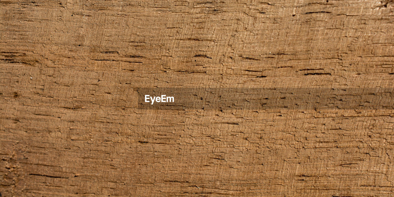 SURFACE LEVEL OF WOODEN PLANK