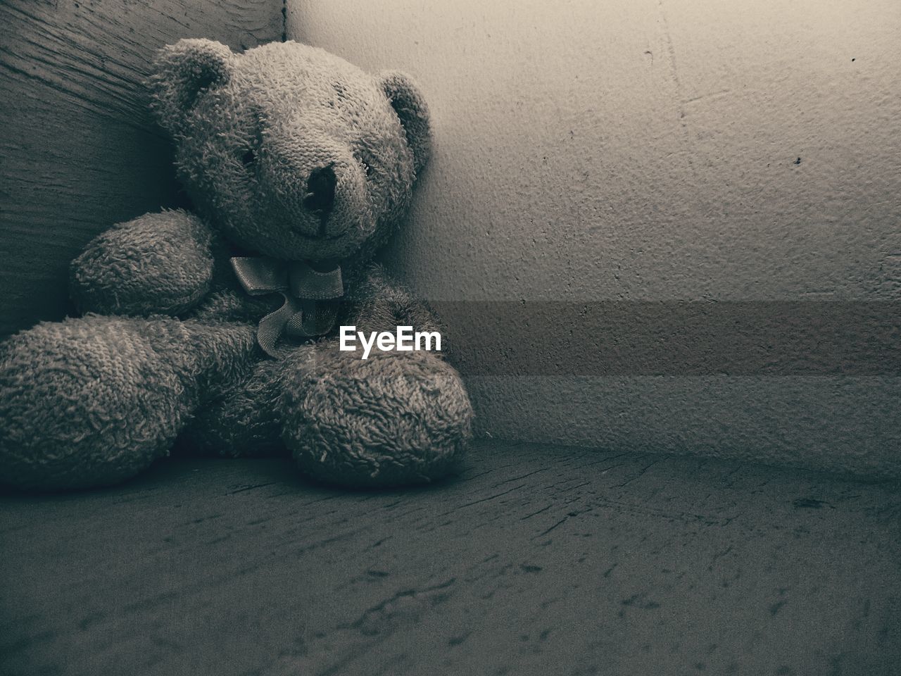 teddy bear, stuffed toy, toy, animal representation, indoors, no people, childhood, close-up, day