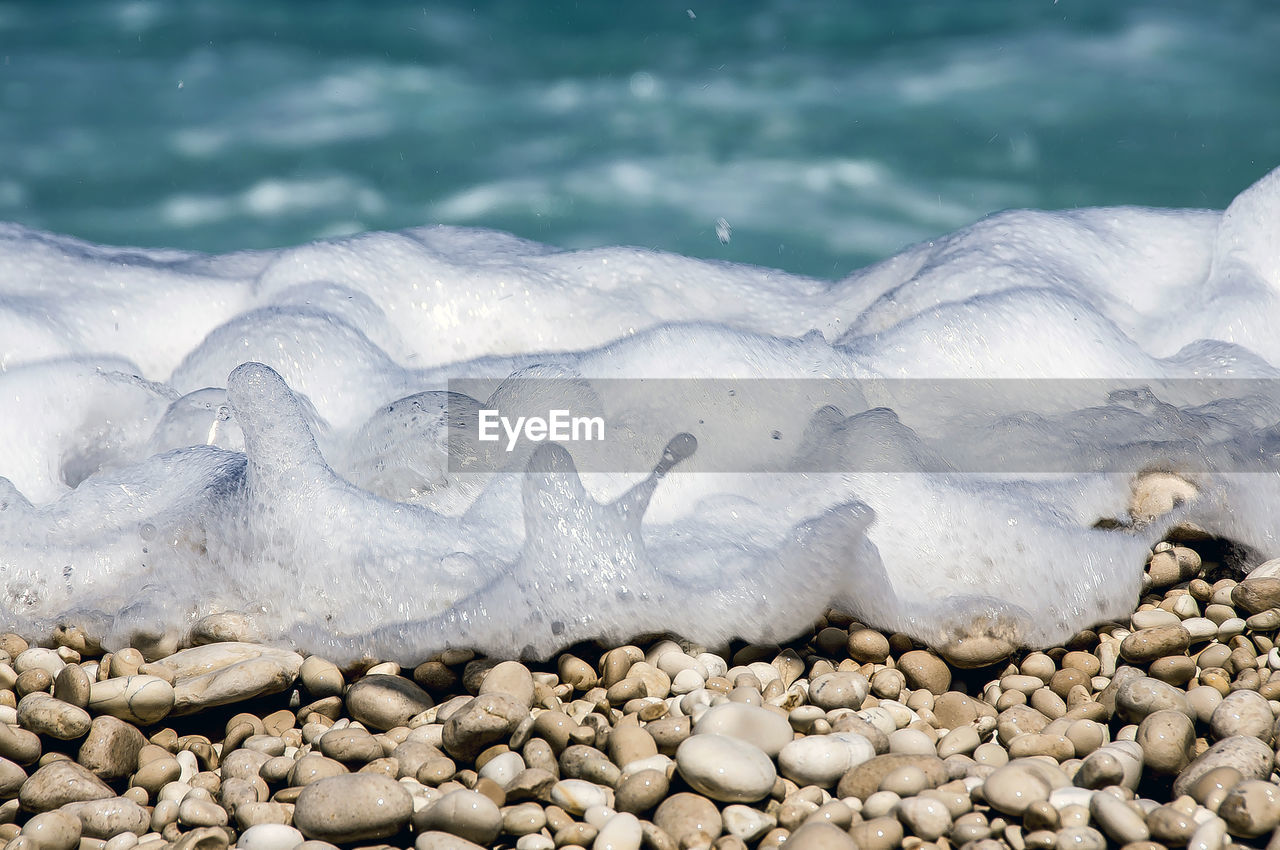 CLOSE-UP OF PEBBLE AND PEBBLES