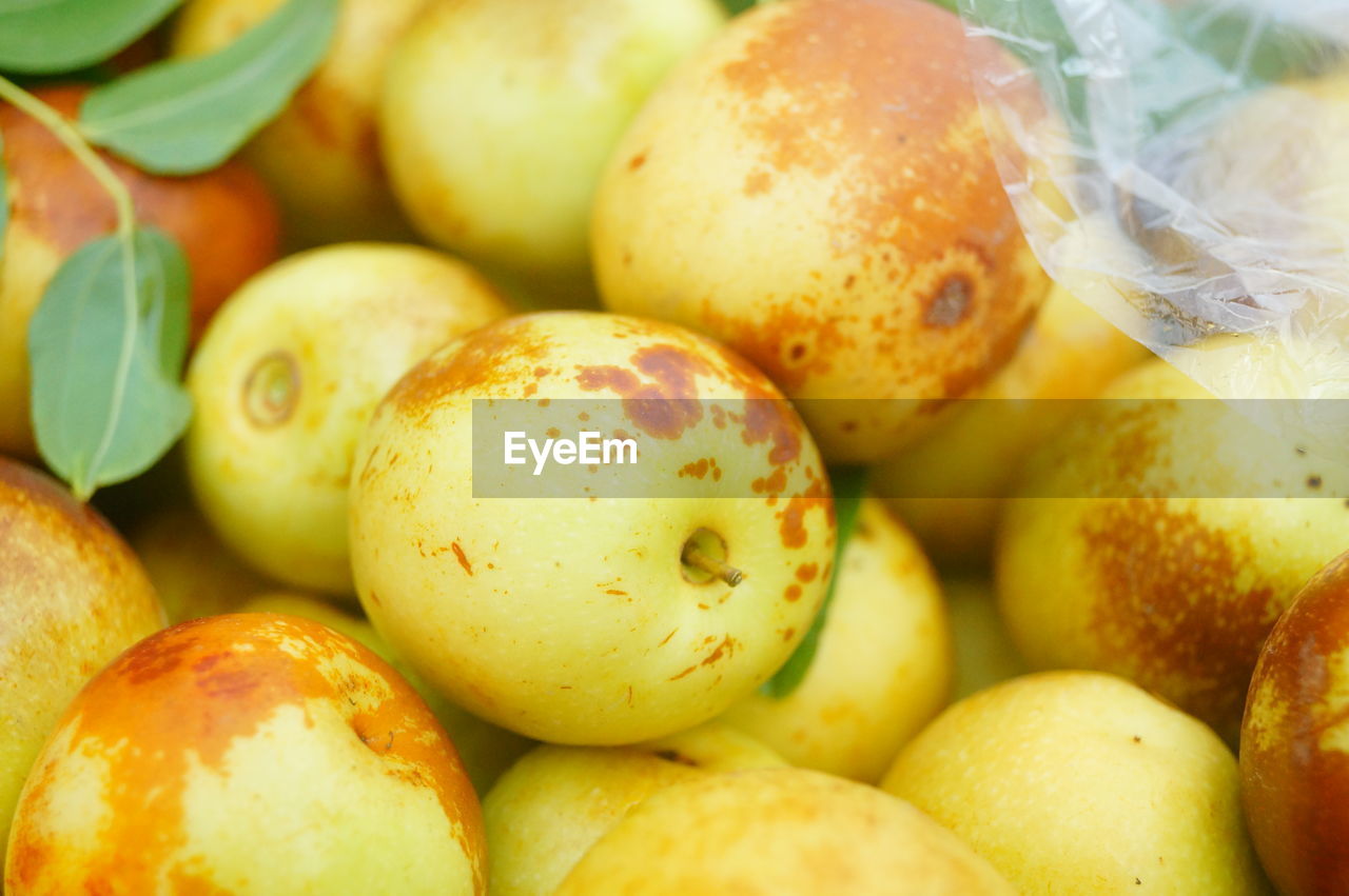 FULL FRAME SHOT OF ORANGES