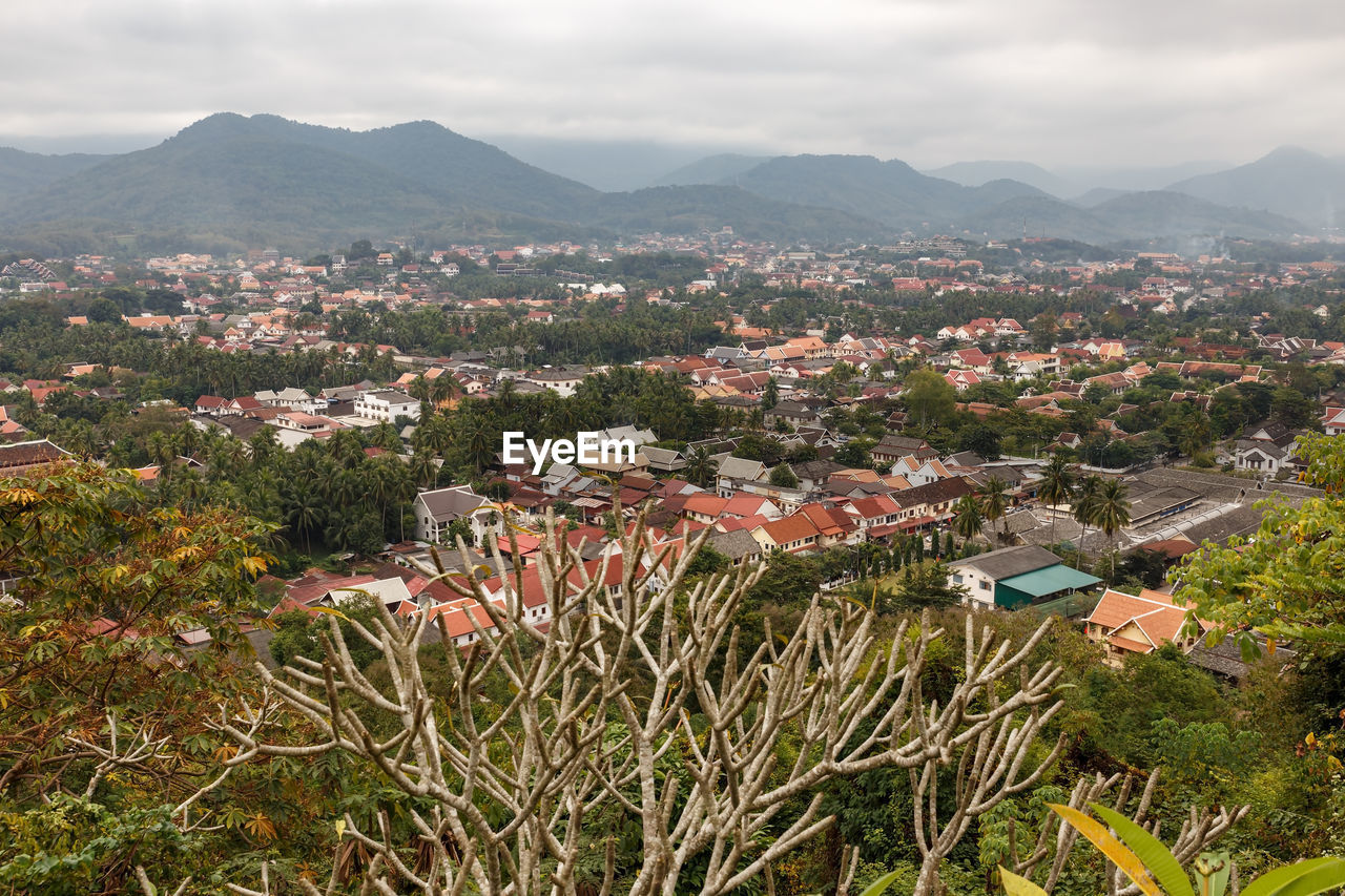 HIGH ANGLE VIEW OF TOWNSCAPE AND MOUNTAINS