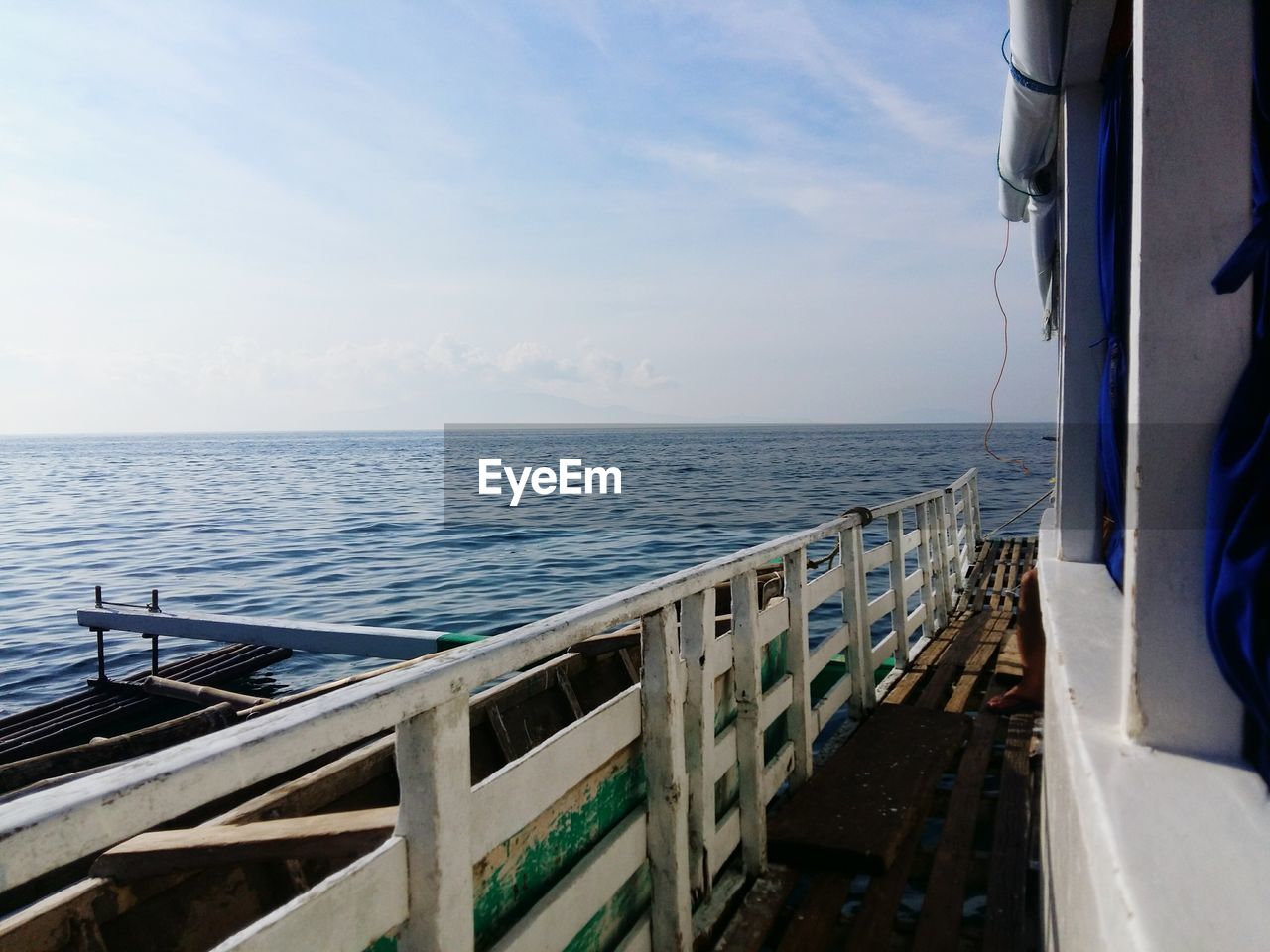 CLOSE-UP OF SEA AGAINST SKY