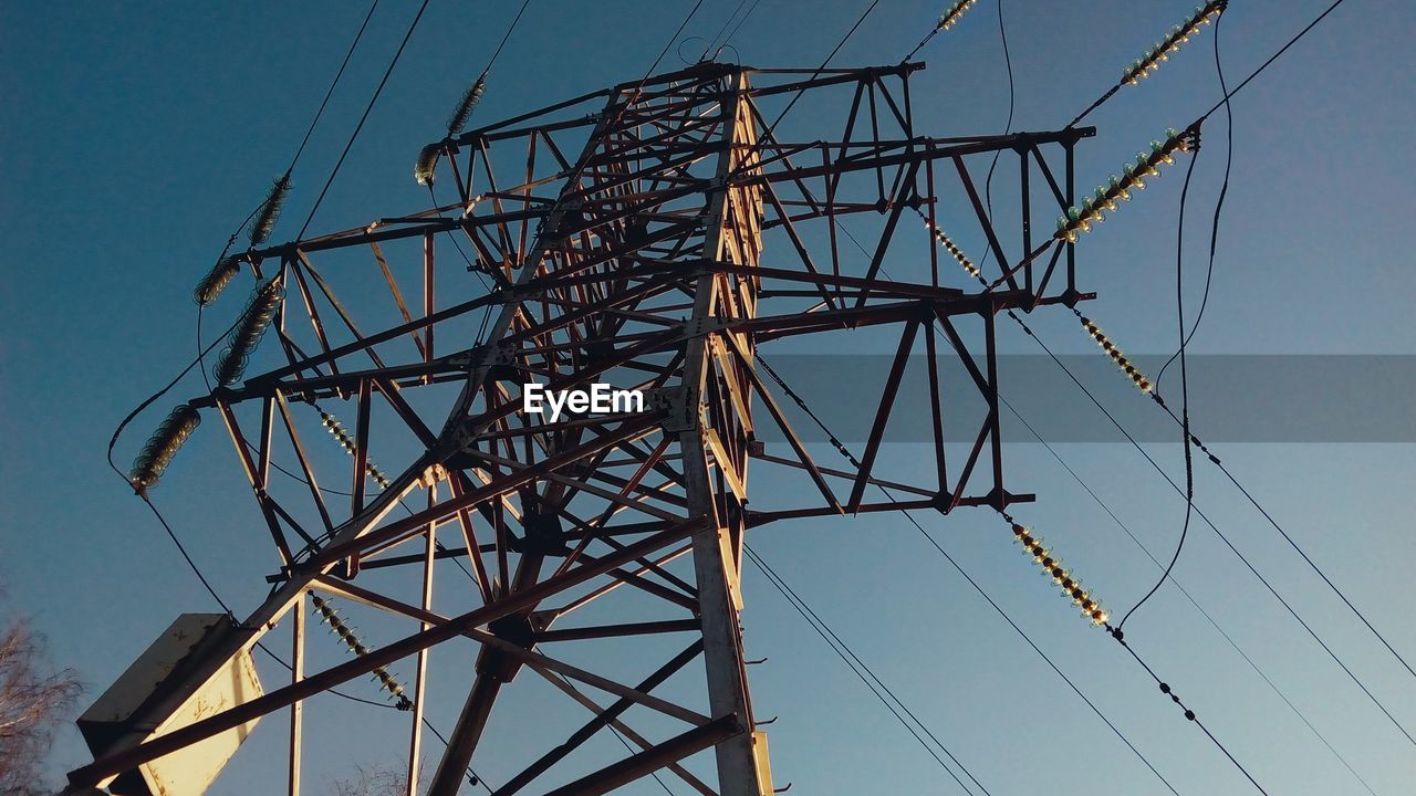 LOW ANGLE VIEW OF ELECTRICITY PYLON AGAINST SKY