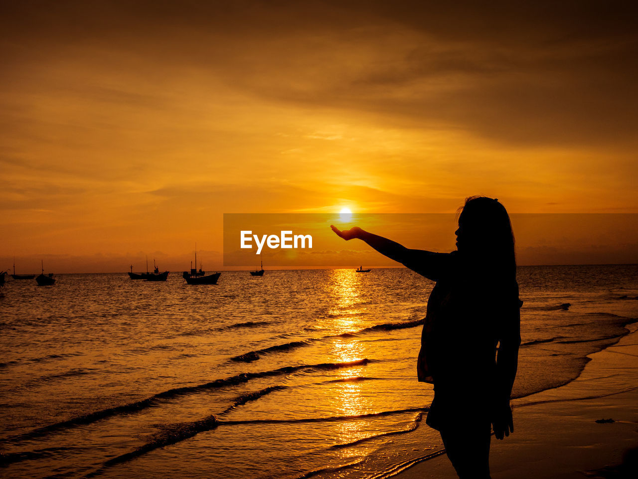 Asia girl cheerful background sunset at the sea and boat with copy space.