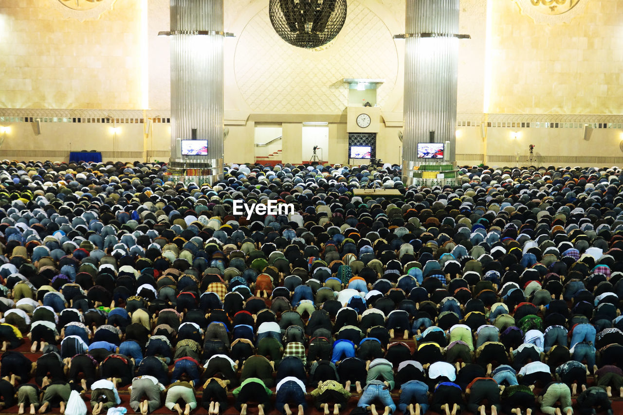 Crowd Day Indoors  Islam Large Group Of People Masjid Istiqlal Mosque People Praying Real People