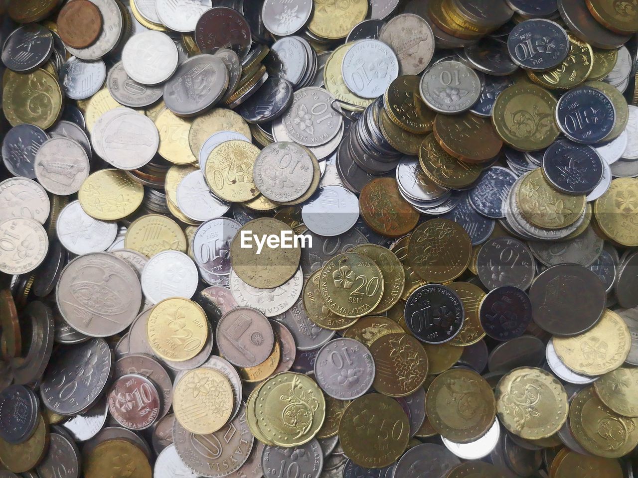 HIGH ANGLE VIEW OF COINS ON METAL FLOOR