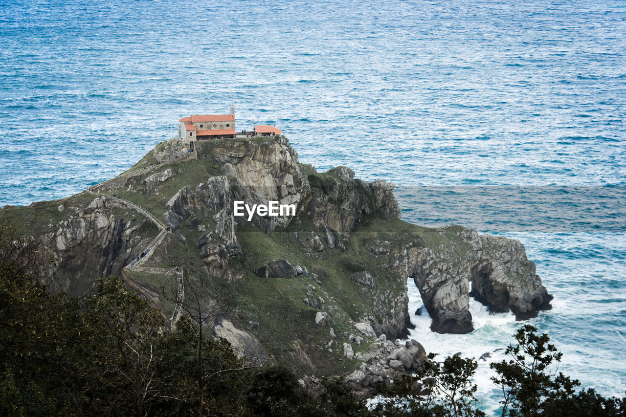 SCENIC VIEW OF ROCK FORMATION ON SEA