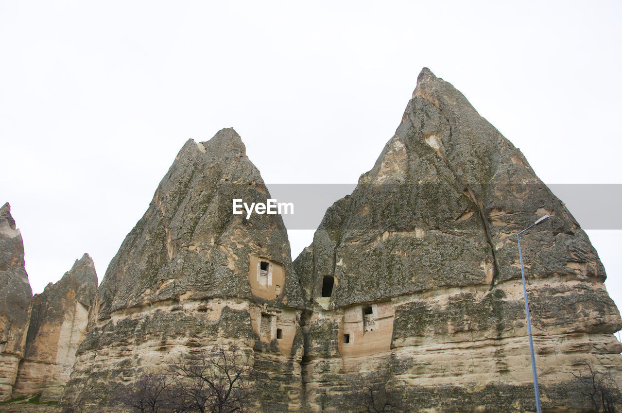 LOW ANGLE VIEW OF OLD RUINS AGAINST CLEAR SKY