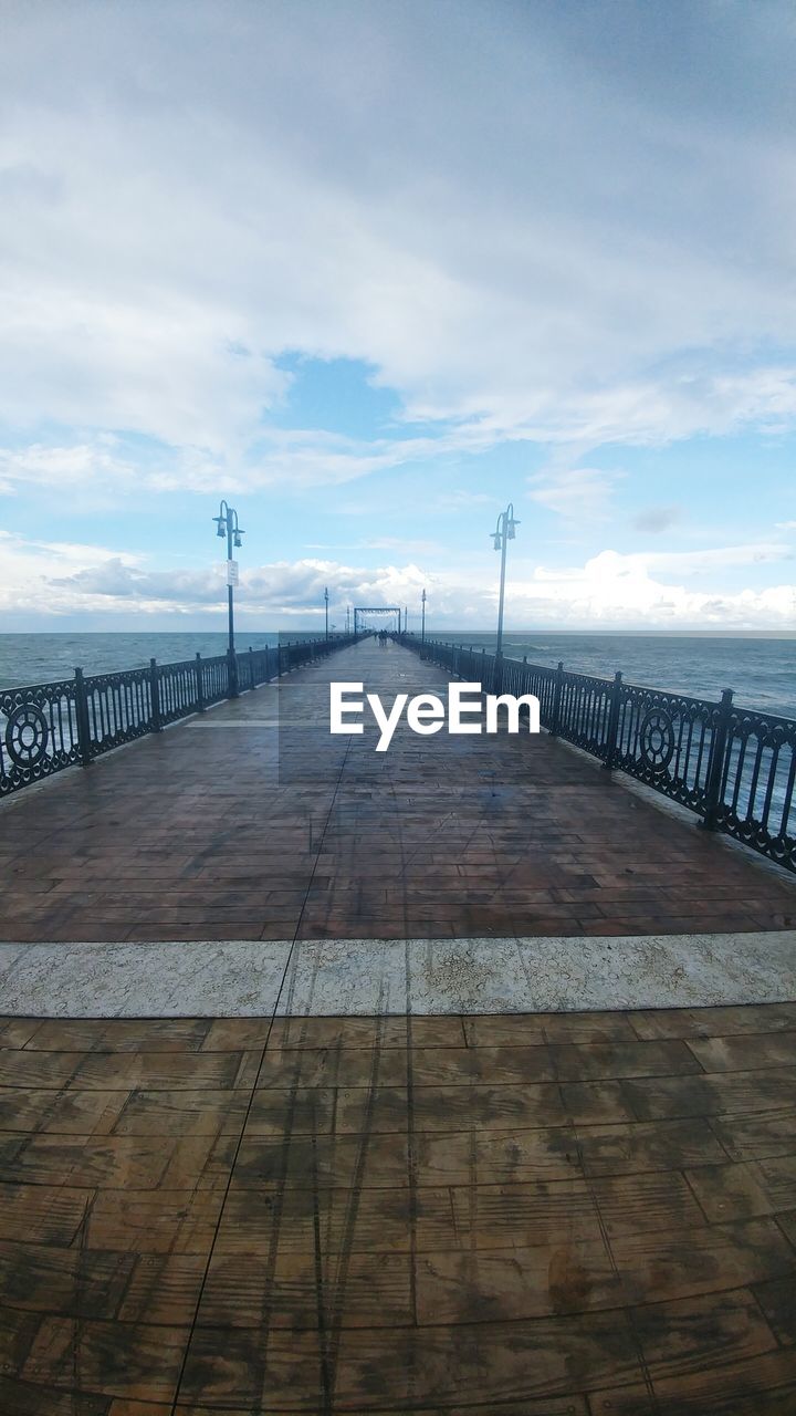 Surface level of pier on sea